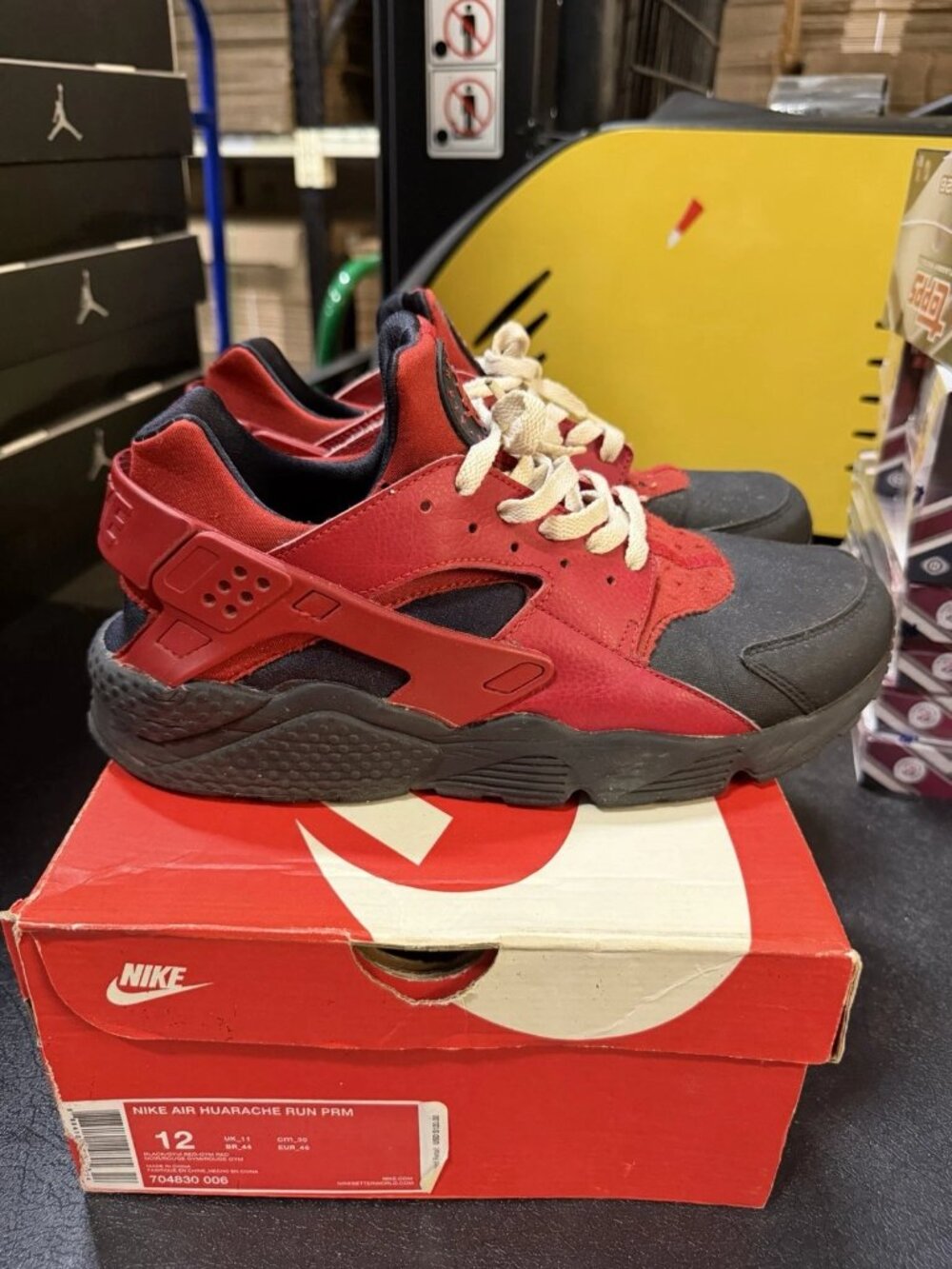 WORN Men’s Nike Air Huarache Run Gym Red 704830-006 Size 12 WITH BOX